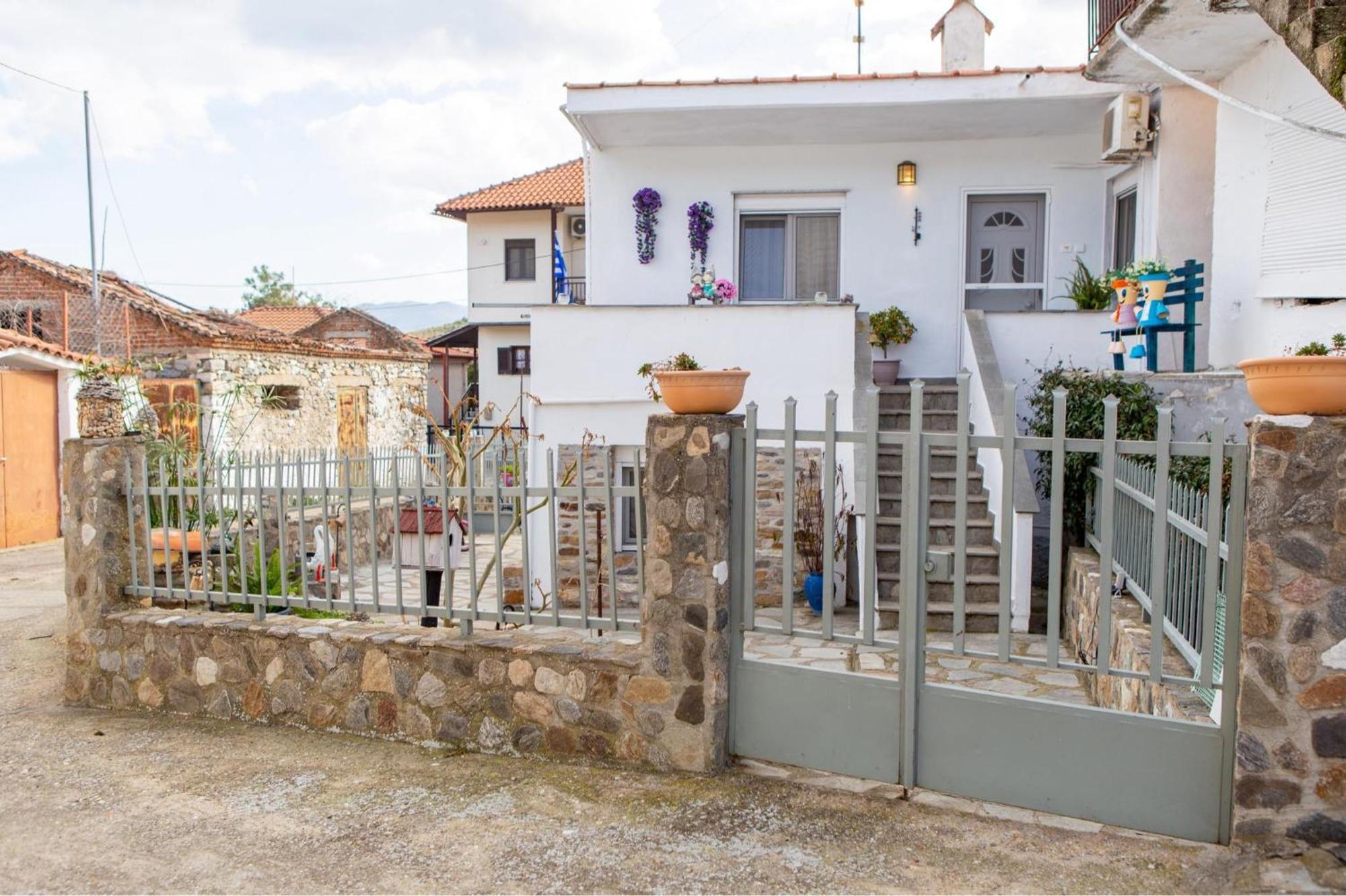 Titika House Guest House Nea Vrasna Bagian luar foto